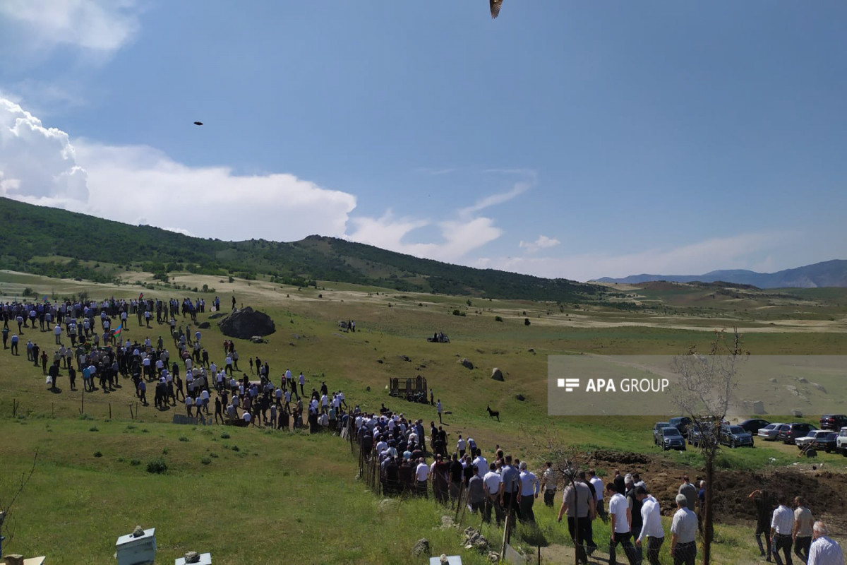 Birinci Qarabağ müharibəsində şəhid olan Rüfət Cabbarovun qalıqları Siyəzəndə dəfn olunub - FOTO 