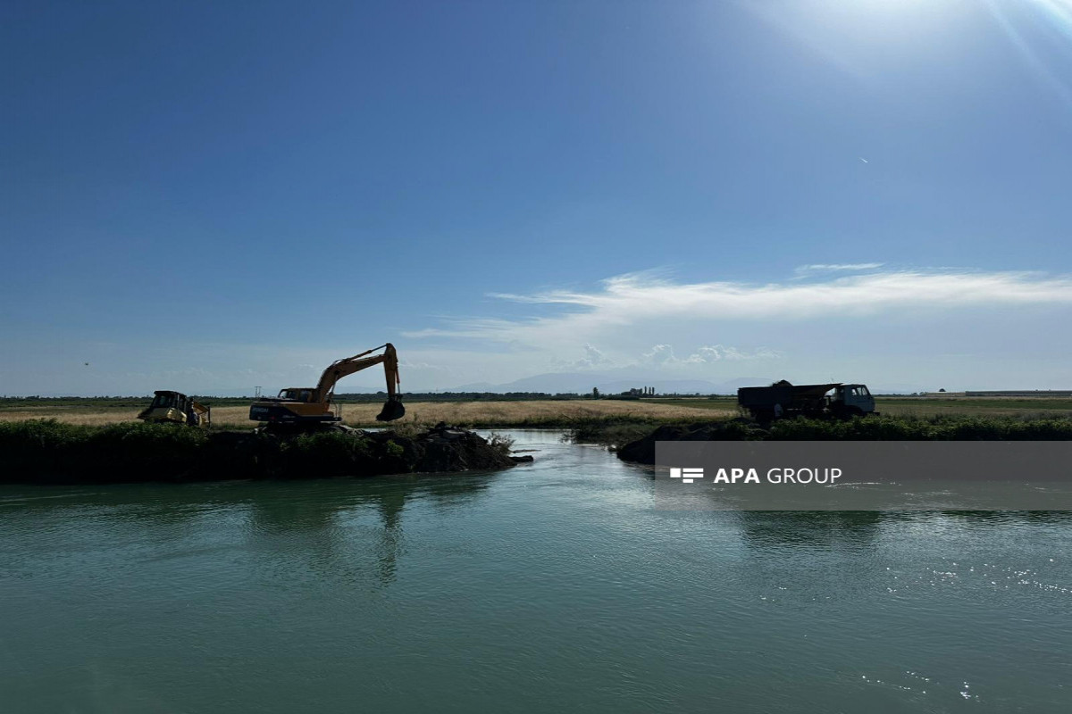Yevlaxda Qarabağ kanalının bəndi uçub, ətraf əraziləri su basıb - FOTO 
