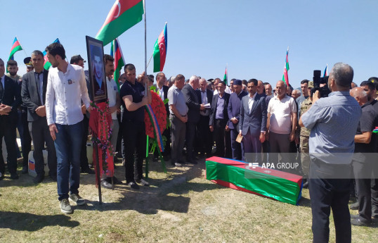 Birinci Qarabağ müharibəsində şəhid olan Rüfət Cabbarovun qalıqları Siyəzəndə dəfn olunub - FOTO 
