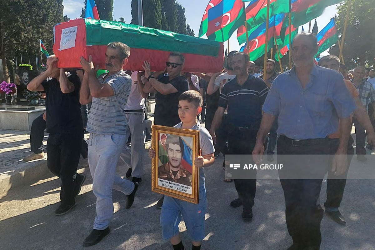 Birinci Qarabağ müharibəsində şəhid olan İxtiyar Əkbərovun qalıqları Gəncədə dəfn edilib