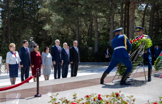 TÜRKPA nümayəndə heyəti Heydər Əliyevin məzarını və Şəhidlər xiyabanını ziyarət ediblər - FOTO 
