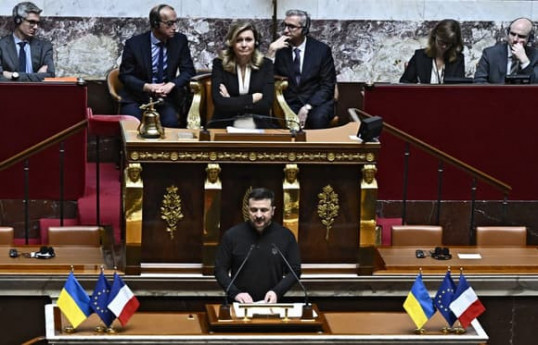 Ukrayna Prezidenti Vladimir Zelenski Fransa Milli Assambleyasında çıxış edir