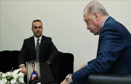 Ərdoğan: "Bir tərəfdə Türkiyə bayrağı, bir tərəfdə Azərbaycan bayrağı. Siz hər iki qardaşı təmsil edəcəksiniz”