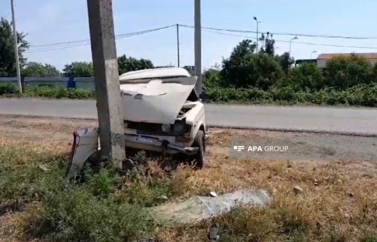 Lənkəranda avtomobil elektrik dirəyinə çırpılıb, xəsarət alanlar var - FOTO 