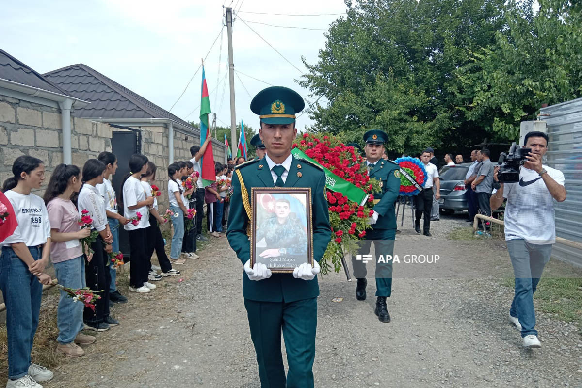 İldırım vurması nəticəsində həlak olan DSX mayoru Tərtərdə dəfn edilib - FOTO  - YENİLƏNİB 