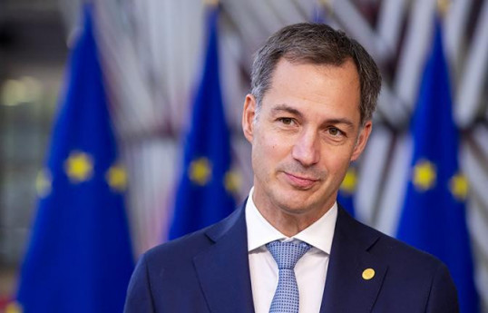Belçikanın Baş Naziri Aleksandr De Kro vəzifəsindən istefa verib