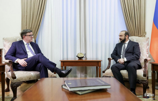 ABŞ dövlət katibinin Avropa və Avrasiya məsələləri üzrə köməkçisi Ceyms O'Brayen və Ermənistan xarici işlər naziri Ararat Mirzoyan