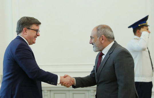 Ceyms O'Brayen, Paşinyan