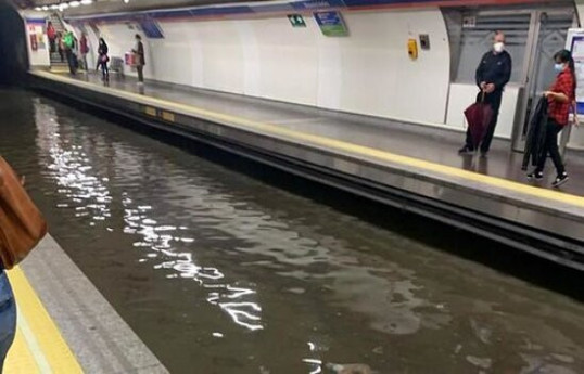 Moskvada metrostansiya su altında qalıb