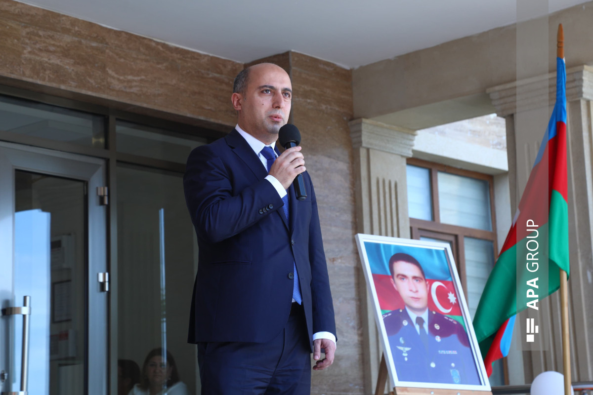 Elm və təhsil naziri Emin Əmrullayev