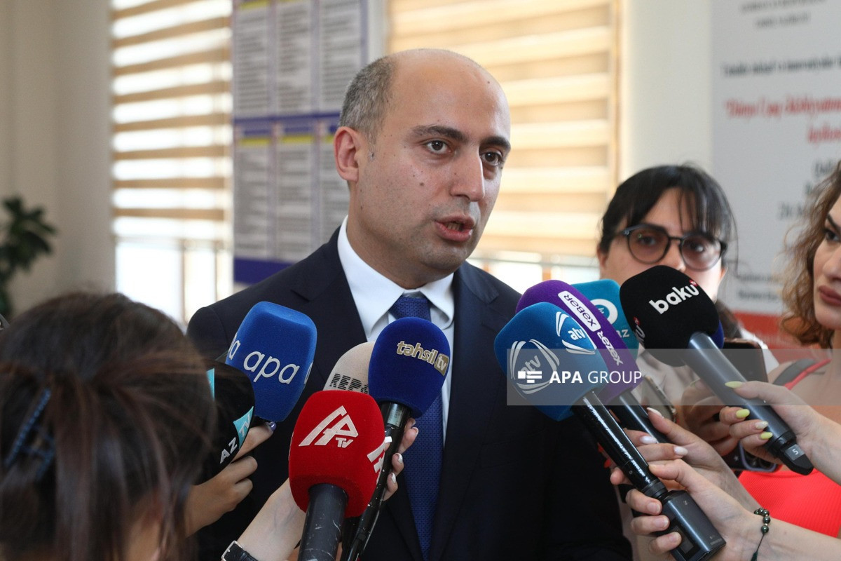 Elm və təhsil naziri Emin Əmrullayev