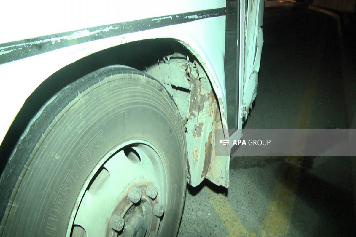 Bakıda sərnişin avtobusu minik avtomobili ilə toqquşub - FOTO 