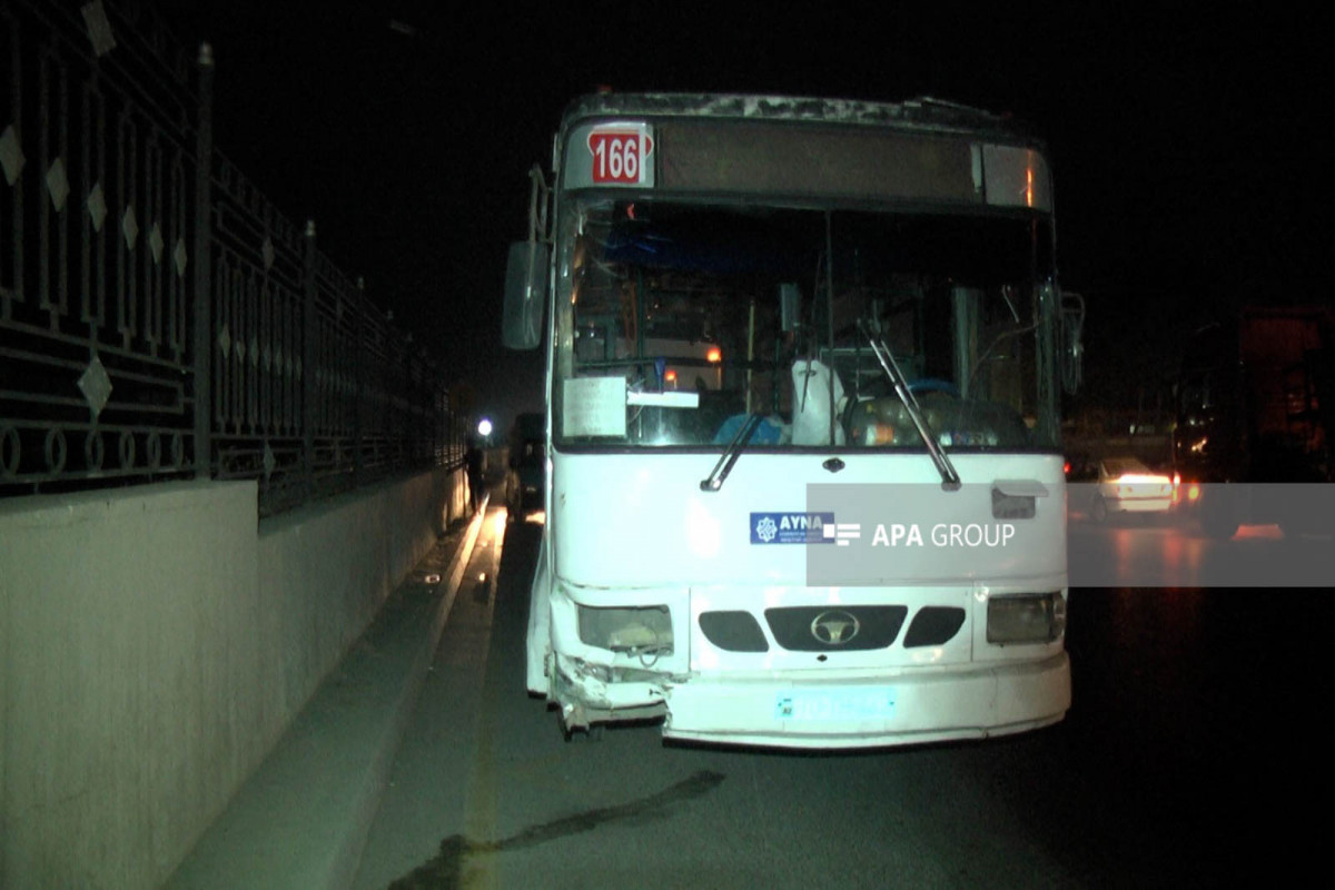 Bakıda sərnişin avtobusu minik avtomobili ilə toqquşub - FOTO 