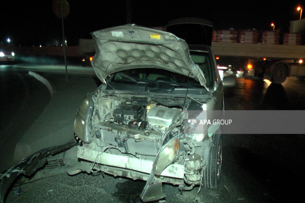 Bakıda sərnişin avtobusu minik avtomobili ilə toqquşub - FOTO 