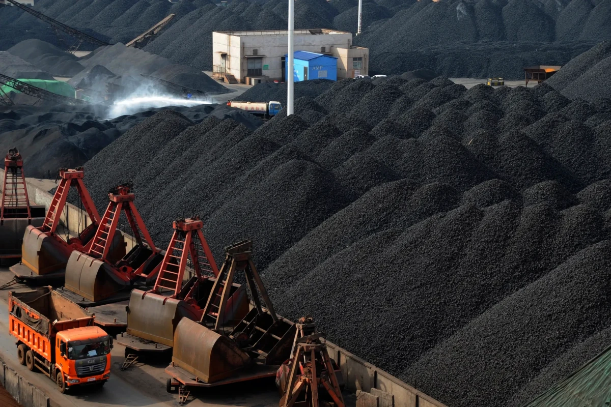Çin yanvar-may ayları ərzində 200 milyon ton kömür idxal edib