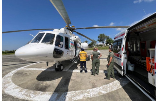 Qəbələdə qəzaya düşən xarici vətəndaşlardan biri helikopterlə Bakıdakı tibbi müəsissəyə təxliyə olunub - BİRGƏ MƏLUMAT  - VİDEO 