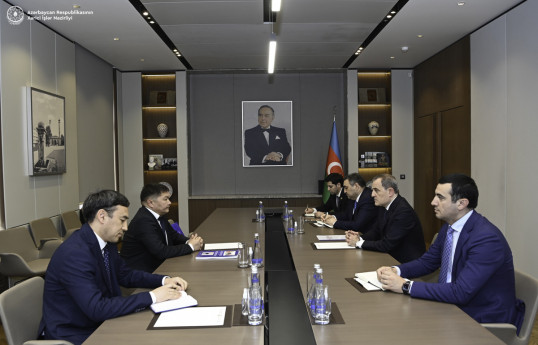 Ceyhun Bayramov Qırğız Respublikasının səfirini qəbul edib