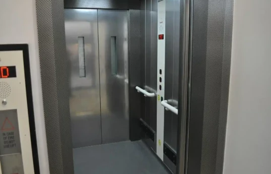 Bakıda lift qırılıb, 5 nəfər xəsarət alıb