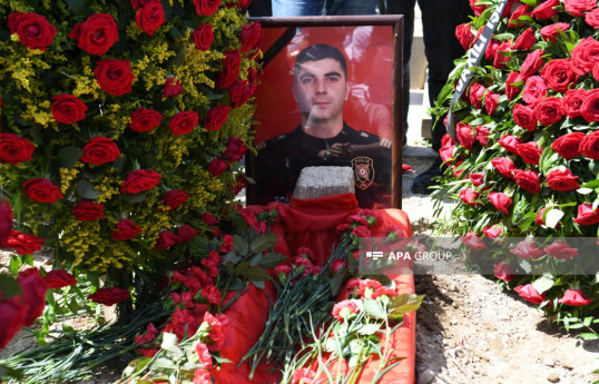 Bakıda qətlə yetirilən polis əməkdaşı Mahir Ağayev dəfn olunub - FOTO 