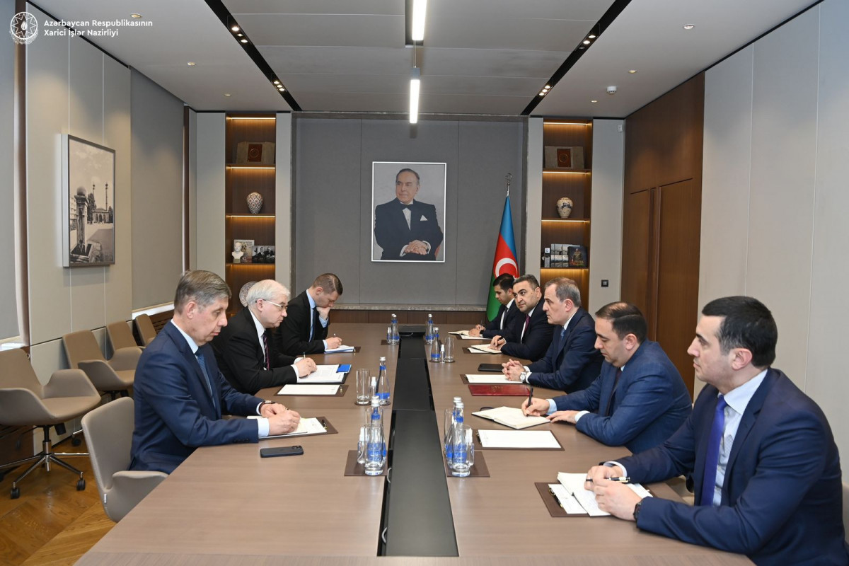 Джейхун Байрамов принял специального представителя МИД РФ по нормализации азербайджано-армянских отношений