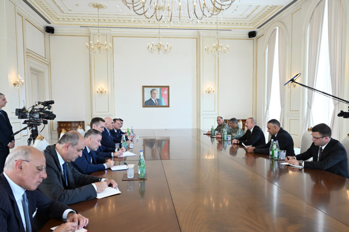 Президент Ильхам Алиев принял делегацию во главе с министром обороны Италии-<span class="red_color">ОБНОВЛЕНО