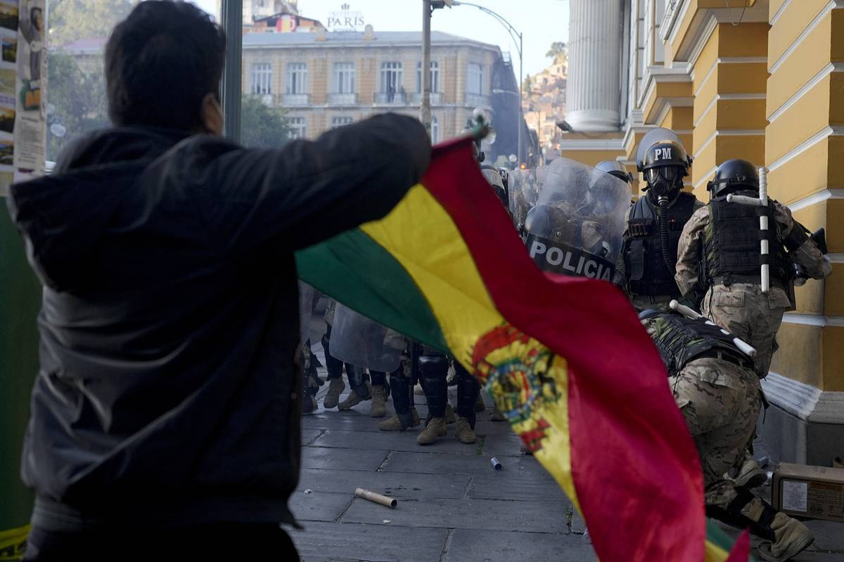 Возглавившего попытку госпереворота в Боливии генерала обвиняют в терроризме