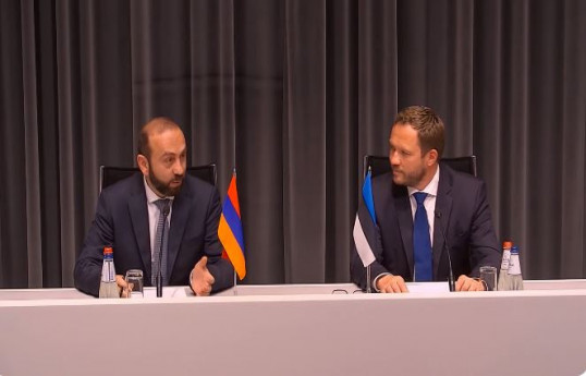 Ermənistan xarici işlər naziri Ararat Mirzoyan və Estoniya xarici işlər naziri Maqnus Tsakhna