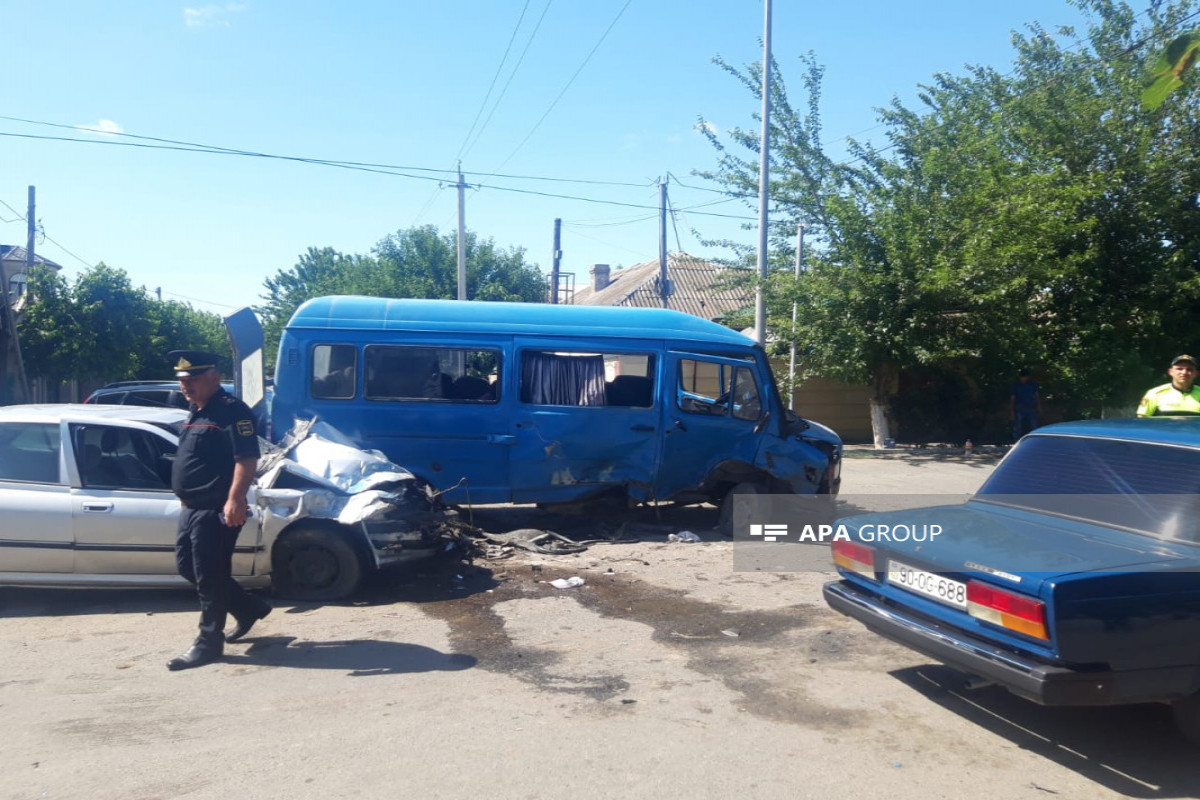 Biləsuvarda mikroavtobusla avtomobil toqquşub, 12 nəfər xəsarət alıb - FOTO  - YENİLƏNİB 