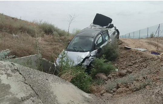 Cəlilabadda qəza olub, qadın sürücü ağır xəsarət alıb