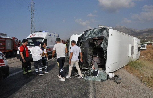 "Akkuyu" AES-in əməkdaşlarını daşıyan avtobus aşıb: ölən və yaralananlar var