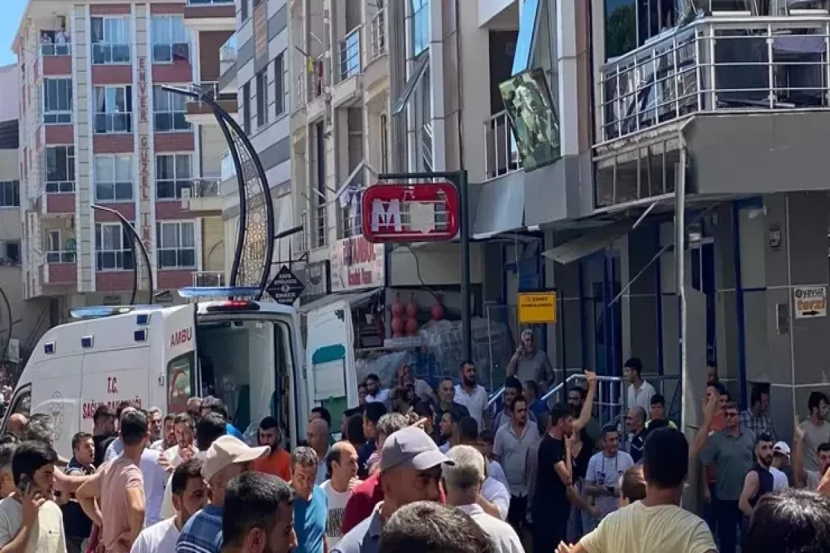 Türkiyənin İzmir şəhərində binada qaz partlayışı olub, 4 nəfər ölüb, yaralılar var