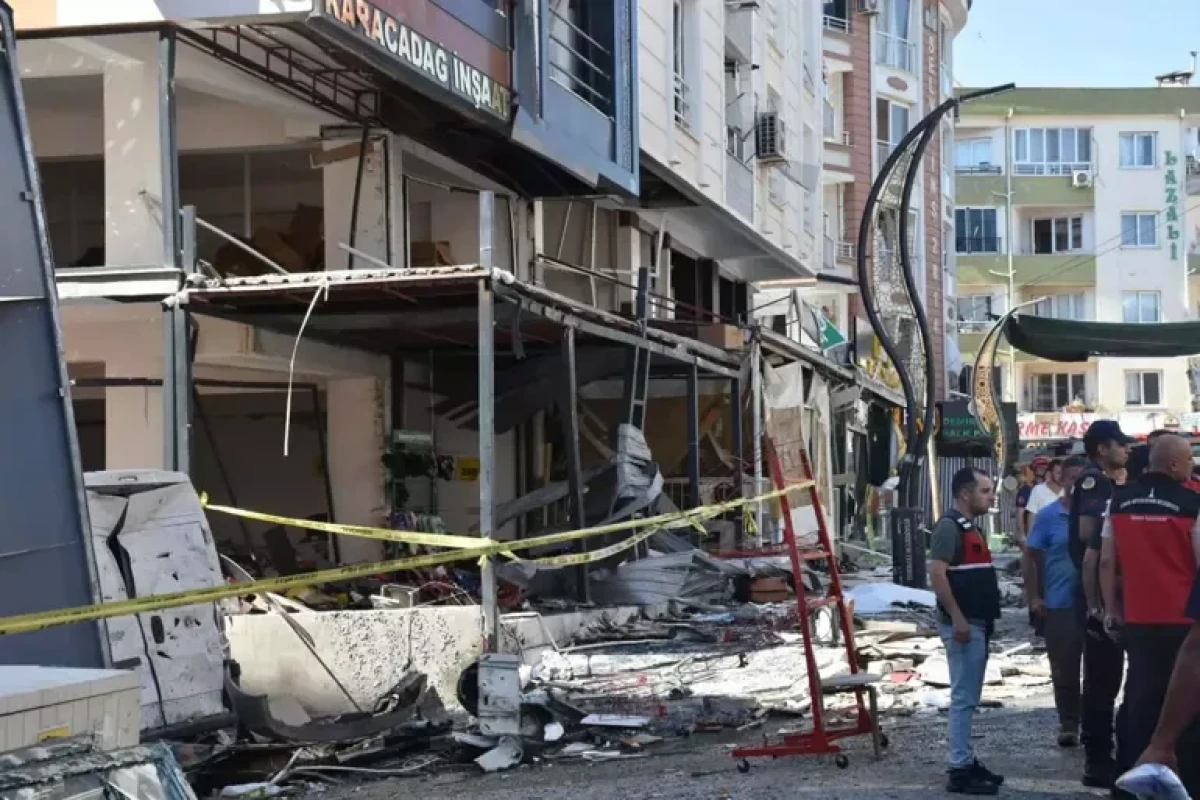 Türkiyənin İzmir şəhərində binada qaz partlayışı olub, 5 nəfər ölüb, 57 nəfər yaralanıb - FOTOLENT   - VİDEO  - YENİLƏNİB-3 