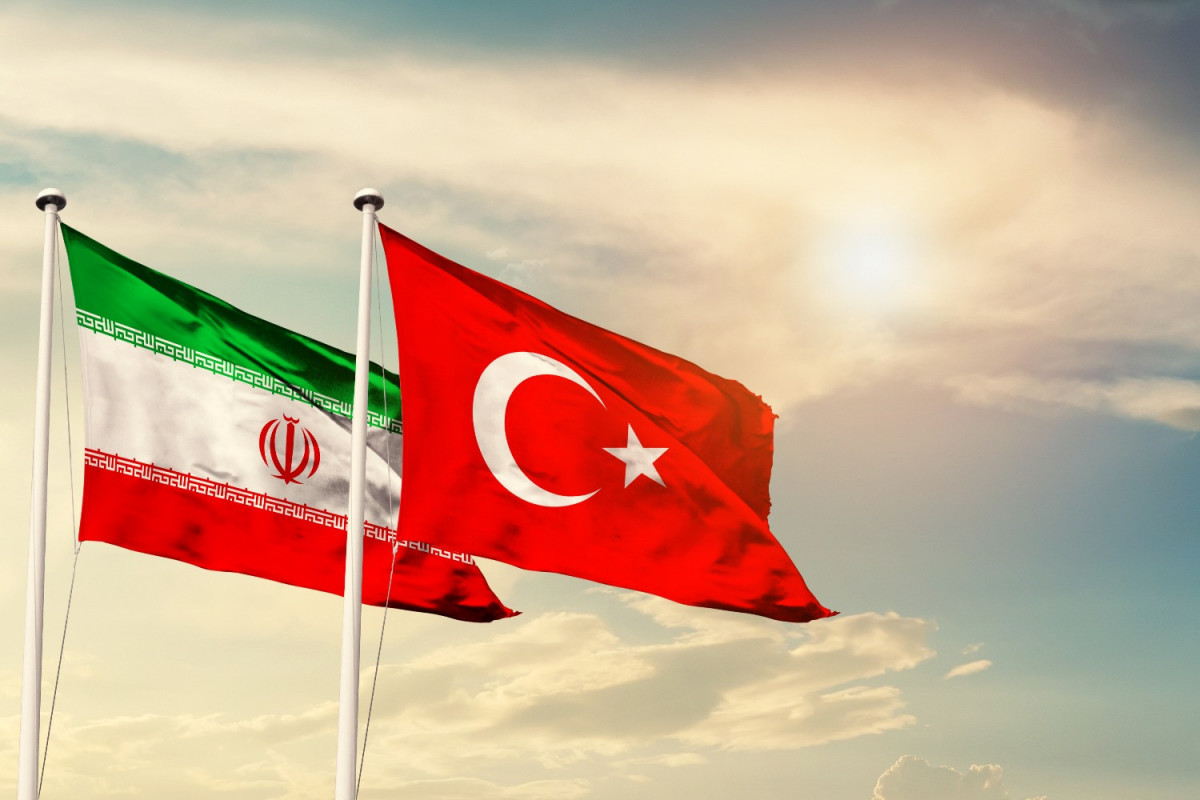 Türkiyə və İran XİN başçıları arasında telefon danışığı baş tutub