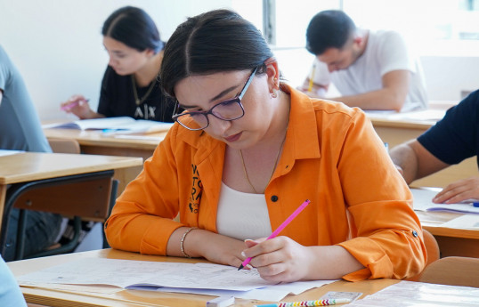 Dövlət qulluğunda inzibati icraçı vəzifələrə aid olan vəzifə qrupları üzrə test imtahanı keçirilib