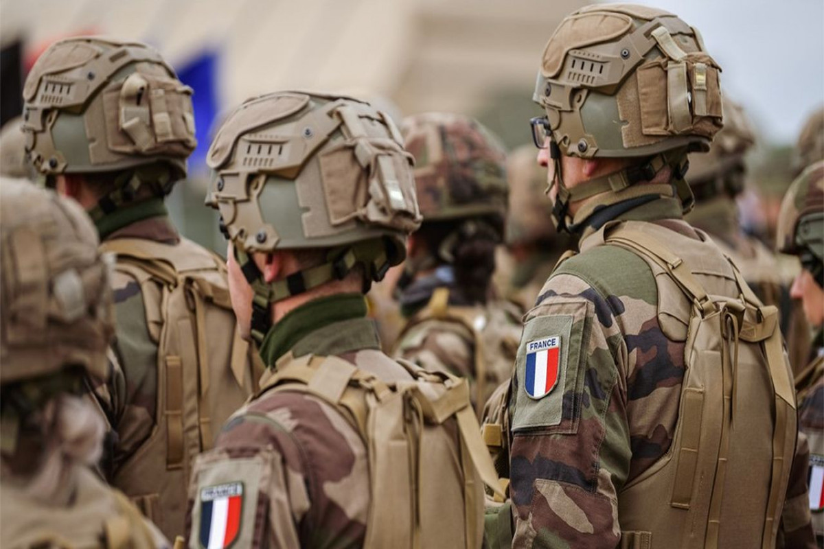 Le Monde: France considering possibility of allowing military units to cross border of Ukraine