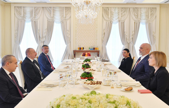 Prezident İlham Əliyevin Albaniyanın Baş naziri ilə geniş tərkibdə görüşü olub