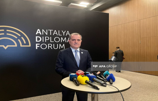 Ceyhun Bayramov: Azərbaycanla Ermənistan arasında sülhlə bağlı fiziki görüşlərin vacib əhəmiyyəti var