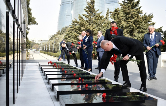 Bolqarıstan Xalq Məclisinin nümayəndə heyəti Şəhidlər xiyabanını ziyarət edib - FOTO 