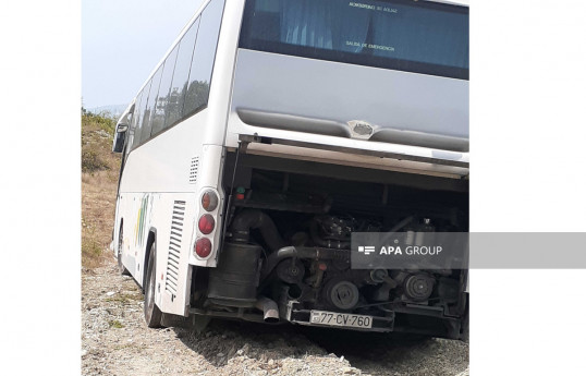 Bakıda avtobus avtomobillə toqquşub, xəsarət alan var