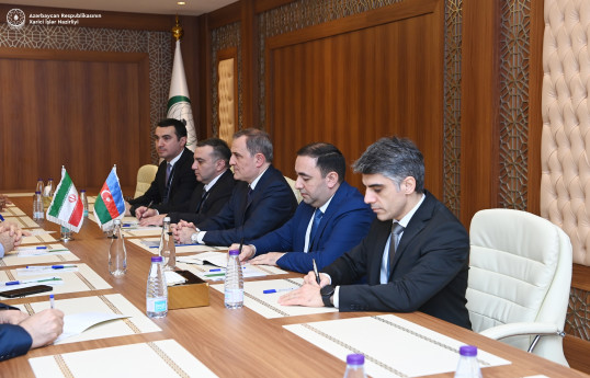 Ceyhun Bayramov iranlı həmkarına: "Ermənistanın bəzi dövlətlər tərəfindən silahlandırılması sülh prosesinə təhdidir"