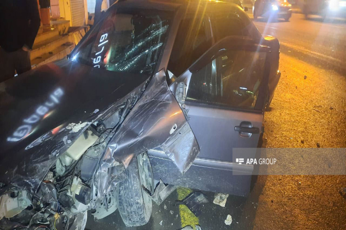 Bakıda iki avtomobil toqquşub, xəsarət alan var - FOTO 