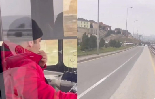 Sükan arxasında videoya baxan "BakuBus" sürücüsü işdən çıxarılıb