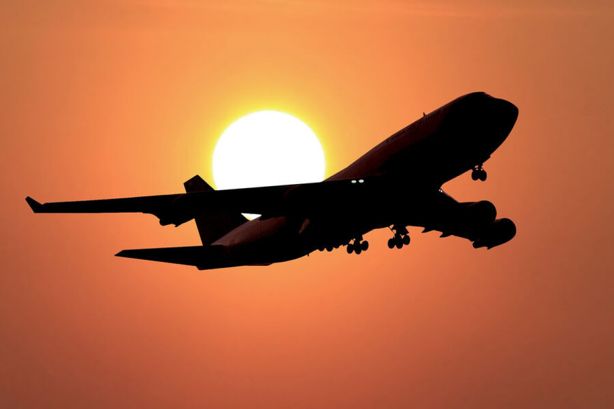 İndoneziyada pilotlar yuxuya getdiyi üçün təyyarə kursdan çıxıb