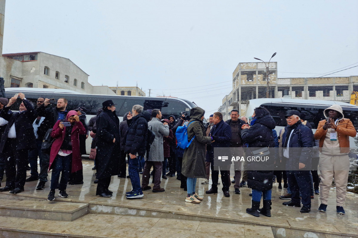 İslamofobiya ilə mübarizəyə dair beynəlxalq konfransın iştirakçıları Şuşada Yuxarı Gövhər Ağa məscidini ziyarət ediblər - FOTO  - VİDEO 