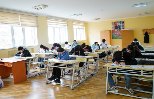 3 nəfərdə mobil telefon, 1 nəfərdə isə ağıllı saat aşkarlandığı üçün imtahandan xaric edilib