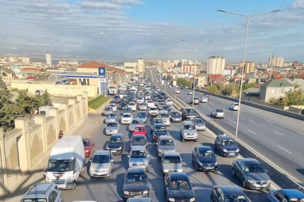 Deputat: Bakı-Sumqayıt yolundakı tıxacın insanların psixikasına təsirini araşdırmaq lazımdır, xəstəlik tapacaqlar