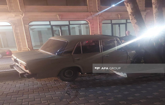 Ağdaşda avtomobil ağaca və yük maşınına çırpılıb, ölən var