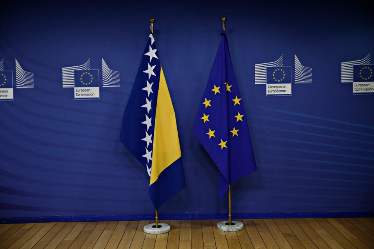 Avropa Komissiyası Bosniya və Herseqovina ilə Aİ-yə üzvlüklə bağlı danışıqlara başlamağı tövsiyə edəcək