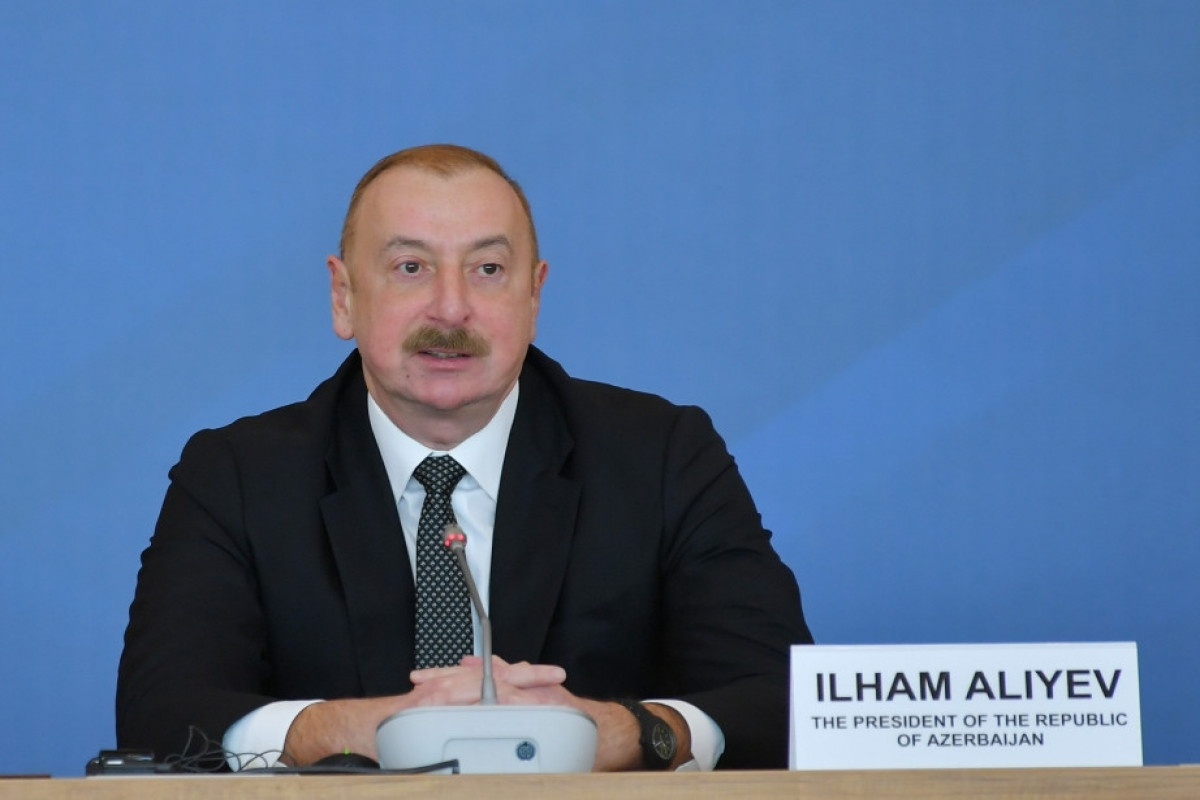 Prezident Bakı Forumunun iştirakçılarını Fransanın ölkəmizə qarşı qərəzli mövqeyi barədə məlumatlandırıb