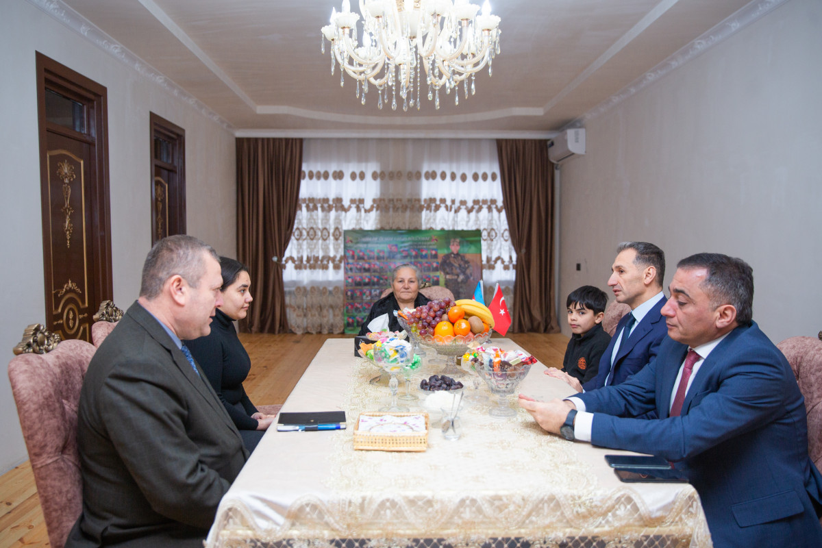 Rəşad Nəbiyev Şəmkirdə şəhid ailəsini ziyarət edib